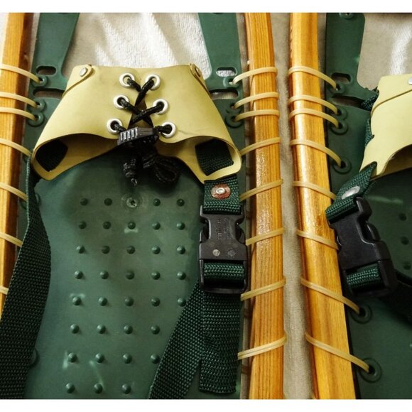 Winter Hiker Snowshoes Wooden Frame 10 x 30 Traditional Outdoor Gear Canada - Picture 3 of 8